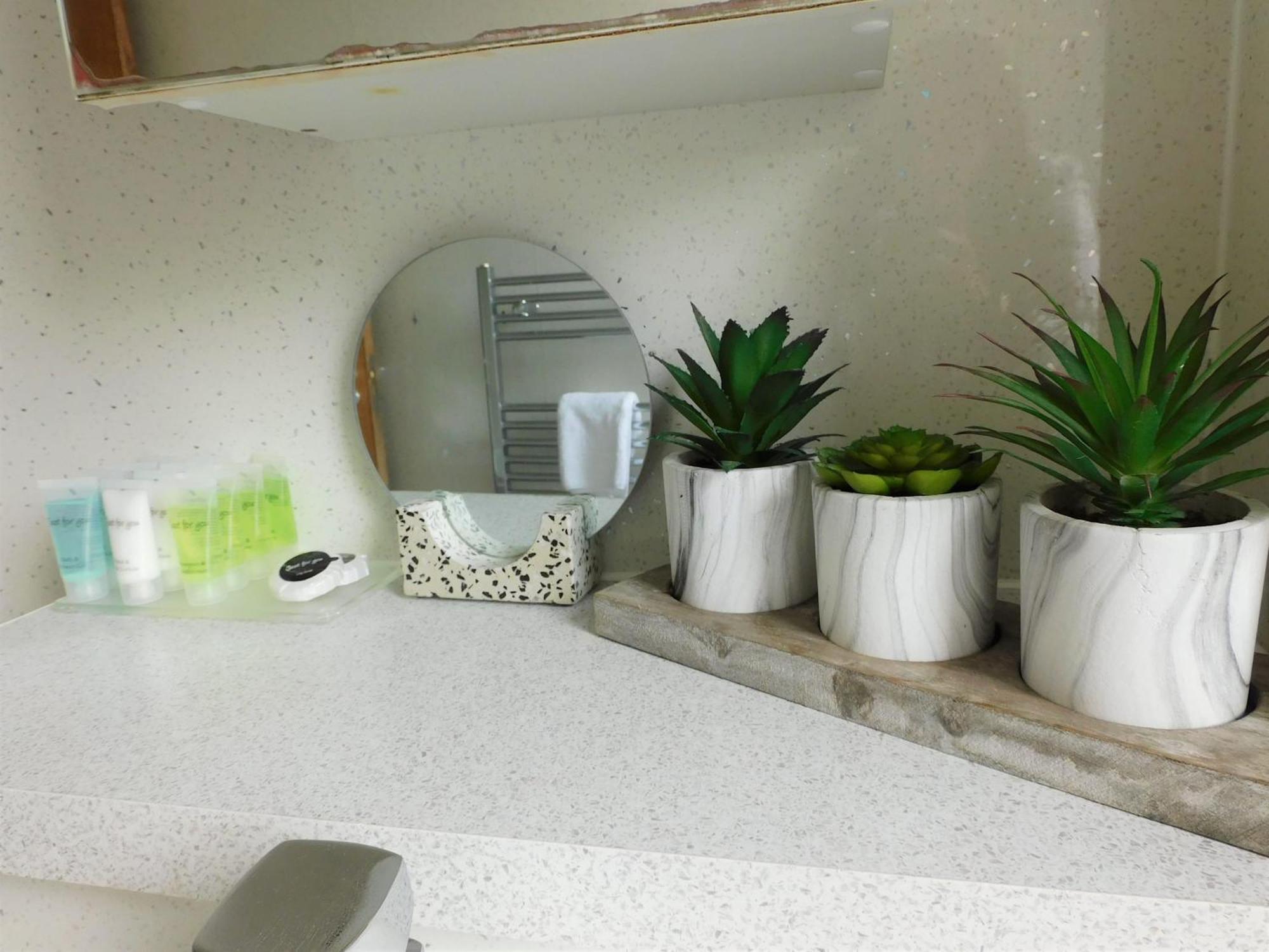 City Centre 2 Bedroom Apt, Close To M8 & Tourist Attractions グラスゴー エクステリア 写真